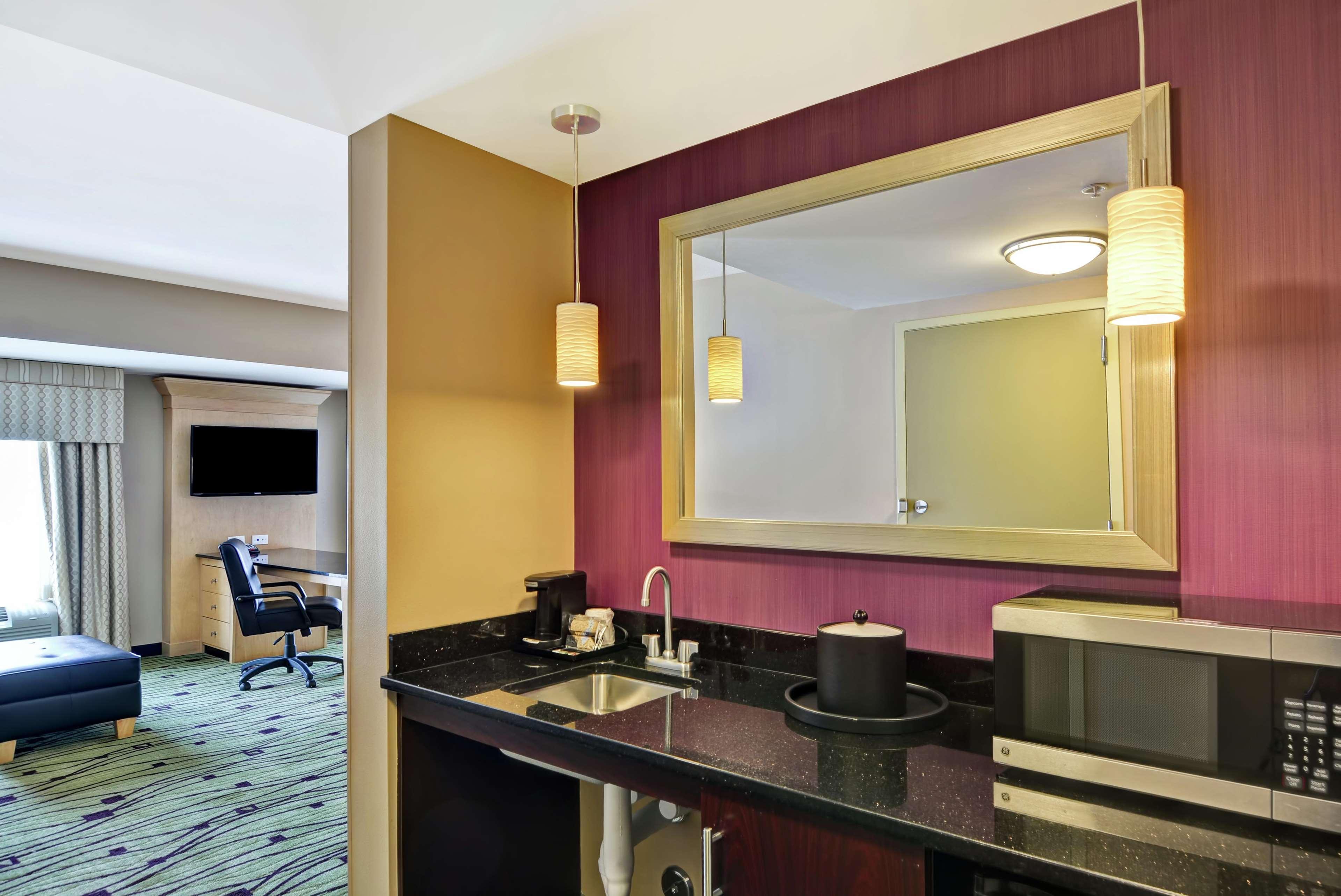 Hampton Inn & Suites Crabtree Роли Экстерьер фото
