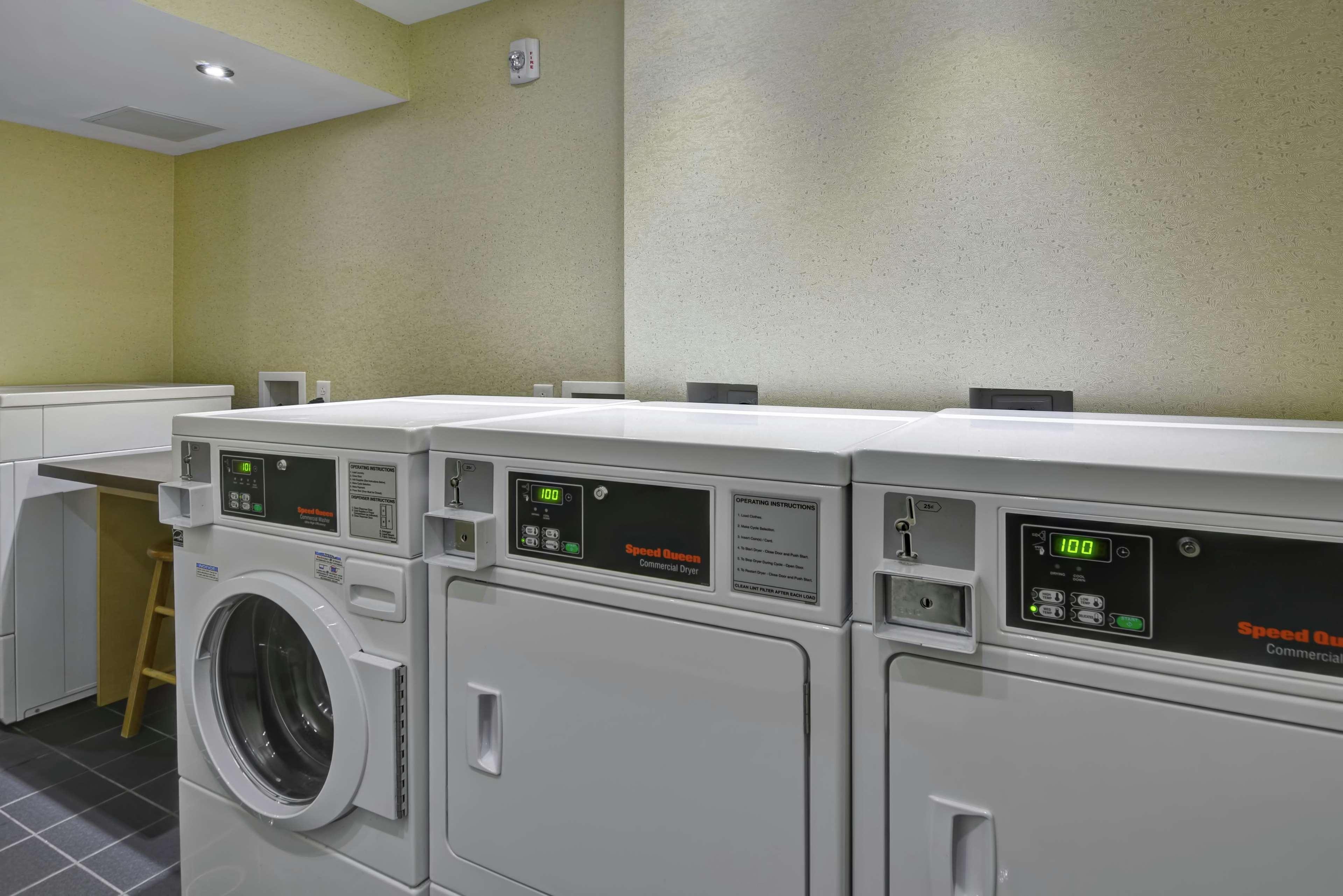 Hampton Inn & Suites Crabtree Роли Экстерьер фото