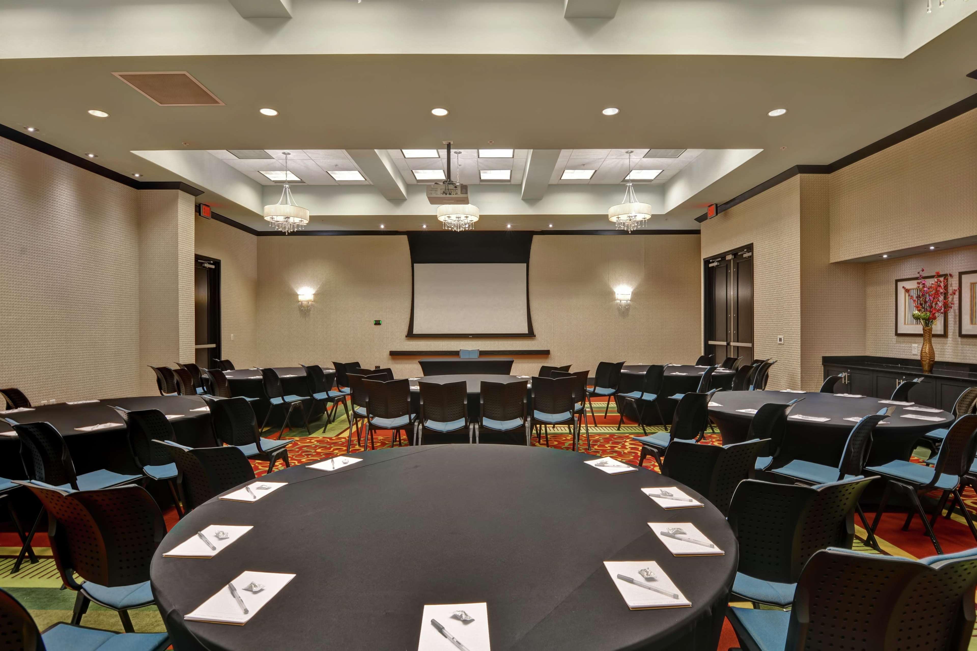 Hampton Inn & Suites Crabtree Роли Экстерьер фото