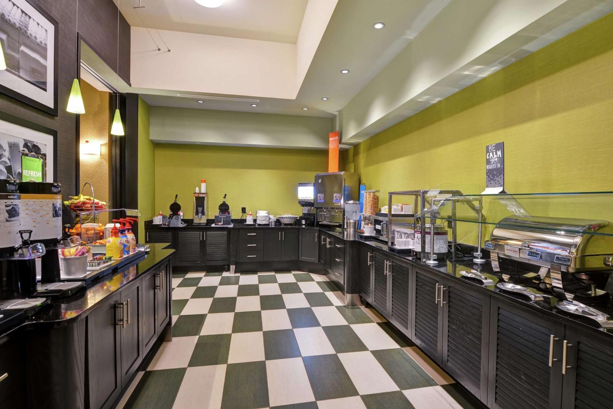 Hampton Inn & Suites Crabtree Роли Экстерьер фото
